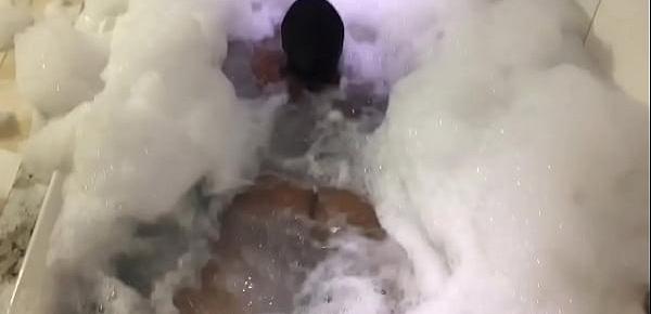  Filmei morena na banheira! Sigam no Instagram GRANDAO.58 httpsonlyfans.comgrandao58